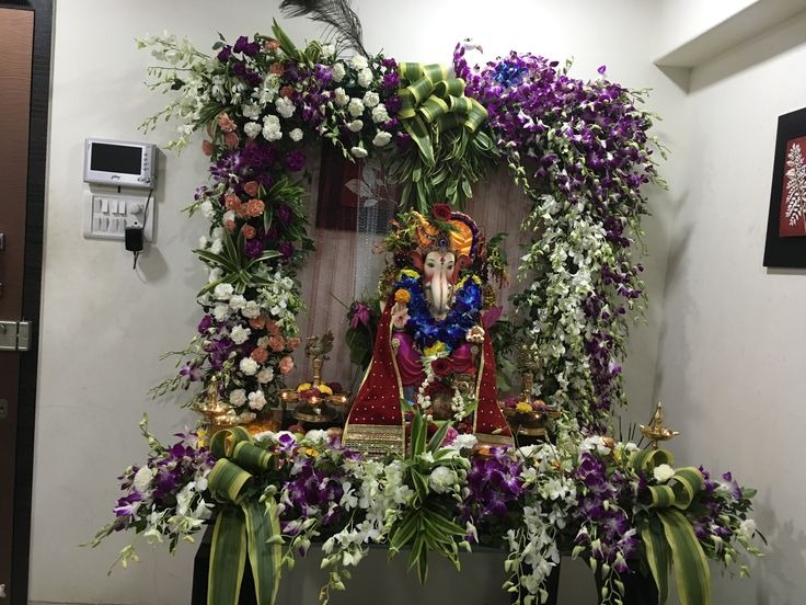 SF-39 — Ganesha home decoration with purple and white orchid square frame