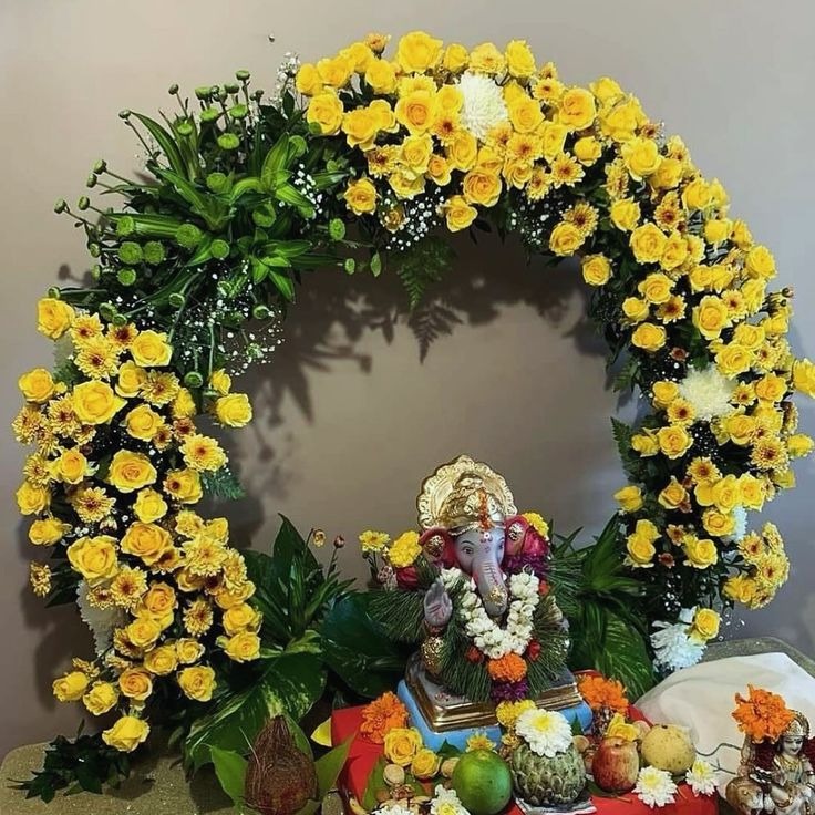 SF-37 — Ganesha decoration with yellow rose circular flower arch
