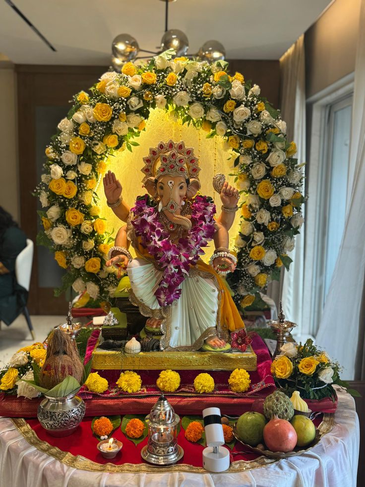 SF-50 — Ganesha decoration with yellow and white rose circular arch
